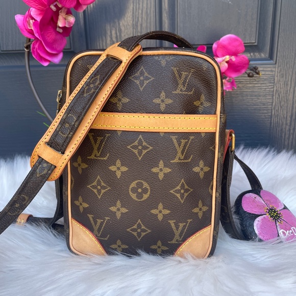 Louis Vuitton Handbags - LOUIS VUITTON Crossbody bag
